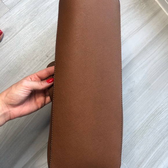 Authentic MIchael Kors Jet Set Travel Medium tote - Picture 14 of 15